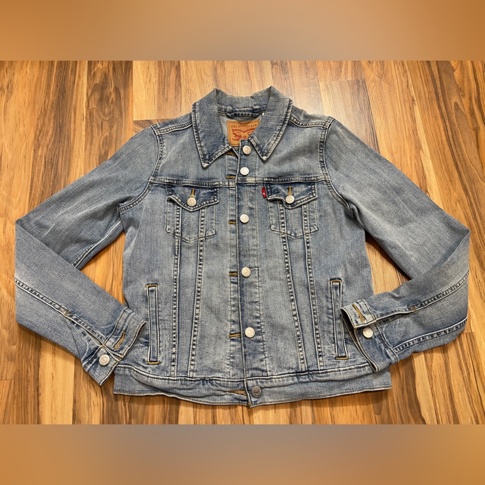 Levi’s Women Classic Trucker Denim Jacket